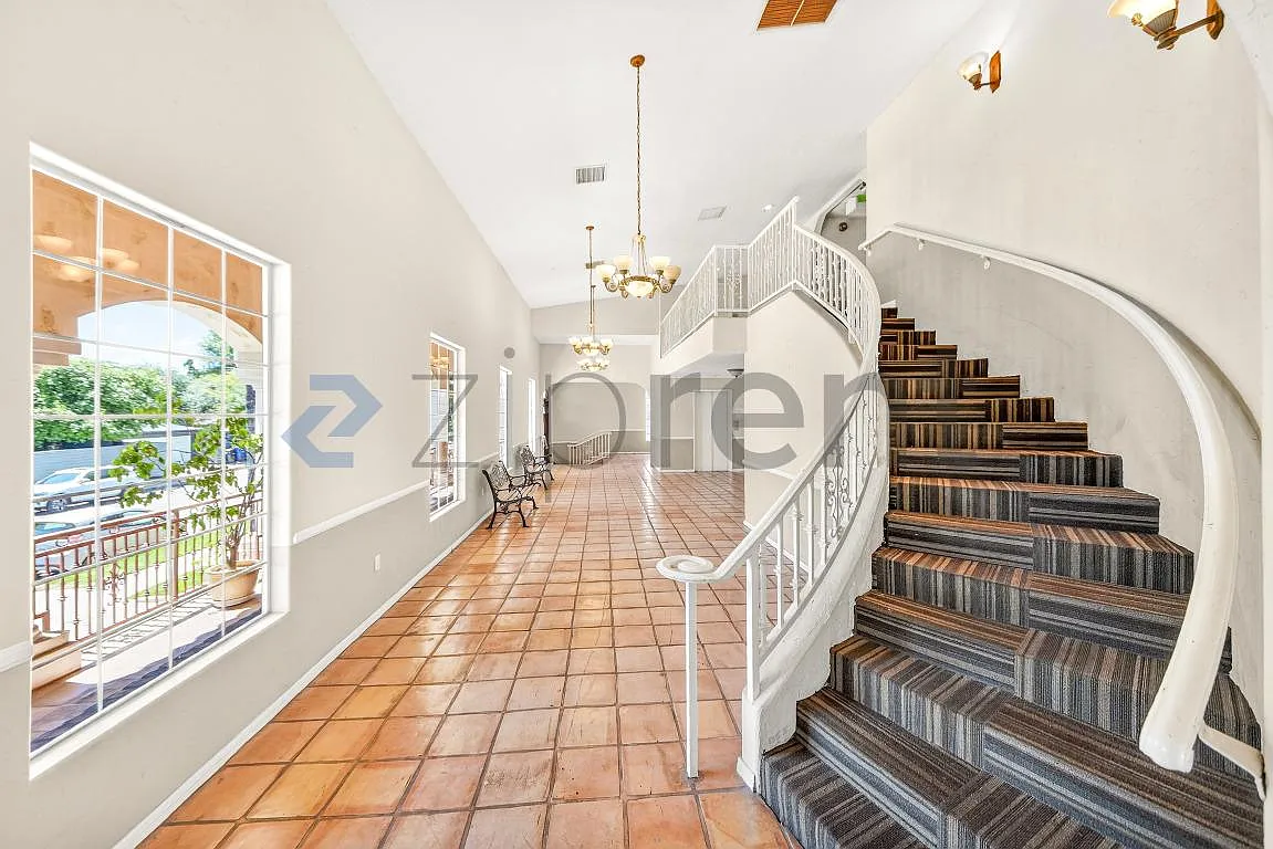 Building Photo - 14335 Huston St #C
