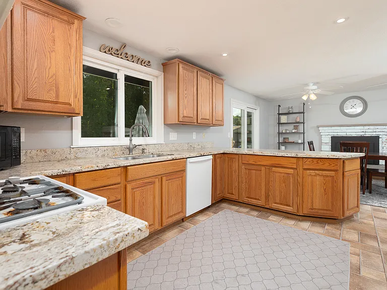 8442 Hawksridge Dr SE — Photo 13