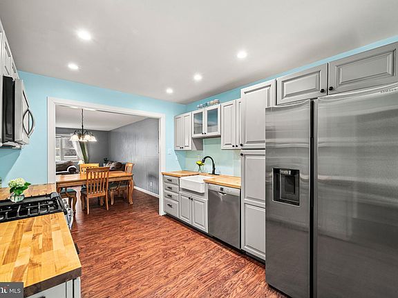 3rd image of 1 Maplewood Ct