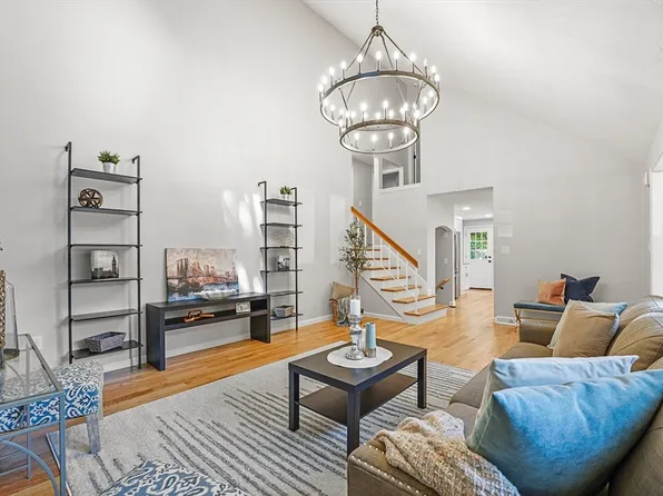 190 Mill St Unit 190, Stoughton, MA 02072