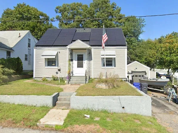 7 Valley View Dr, West Warwick, RI 02893