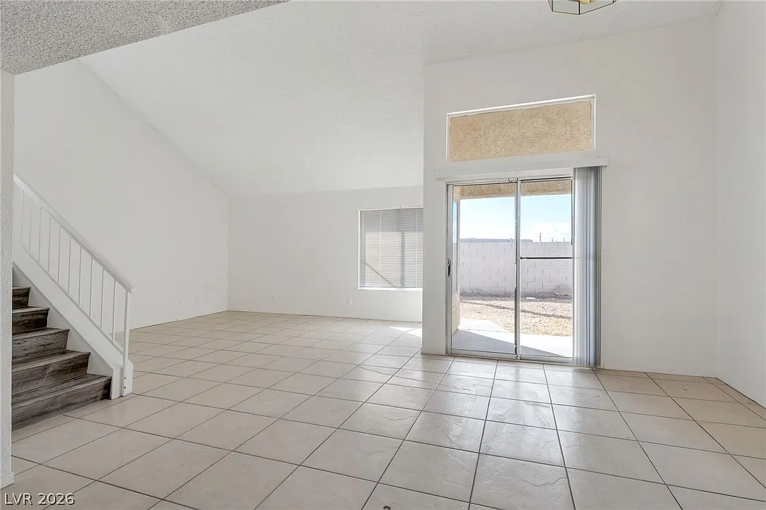 3 bed, 2.5 bath, 1457 sqft, $1,600 — Photo 2