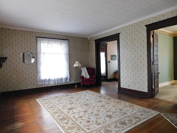 5th image of 315 Van Ave
