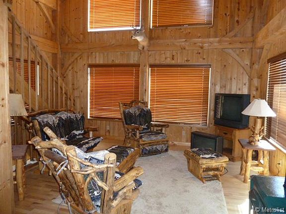 2nd image of 946 Selkirk Ln