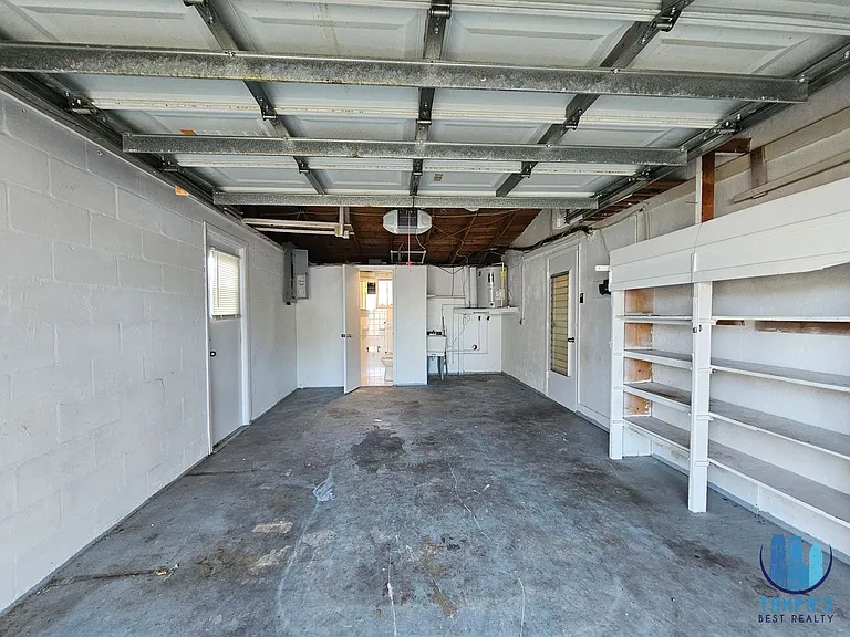 9210 Pegasus Ave — Photo 16