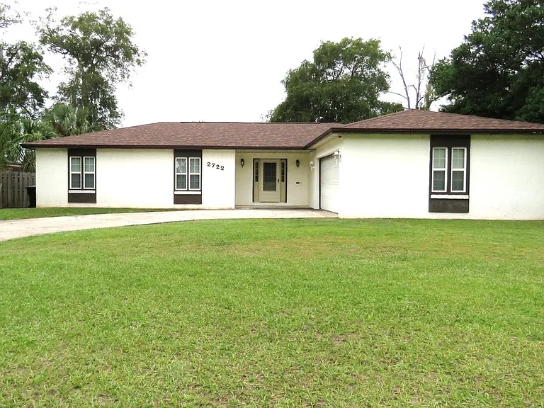 2722 Oakdale Dr — Photo 1