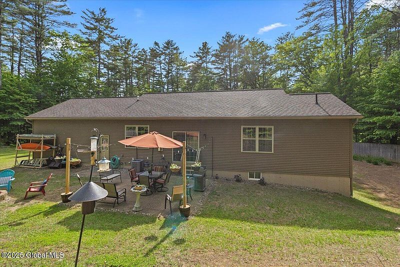 4th image of 33 White Birch Drive