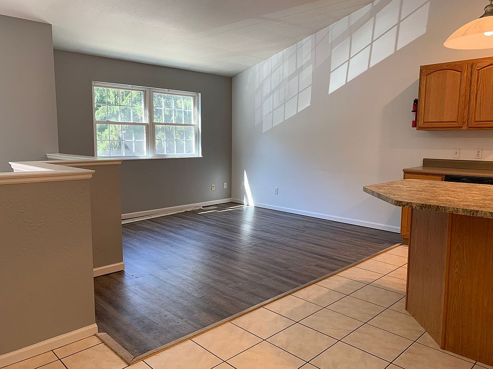 4 Bed/2 Bath Townhomes Near WMU Campus 415 S Kendall Ave Kalamazoo MI