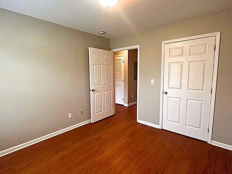 Chilewich Apartments — Photo 7