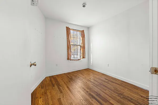 Rented by Signature Property Realty | media 10