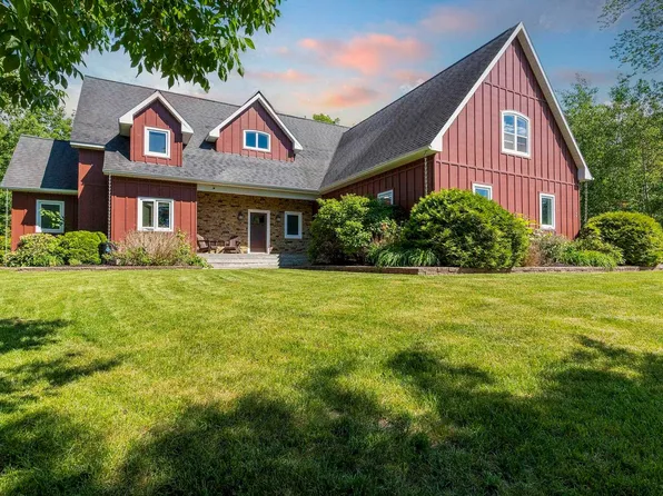 3 Queens Ct W, Kentville, NS B4N 0G4