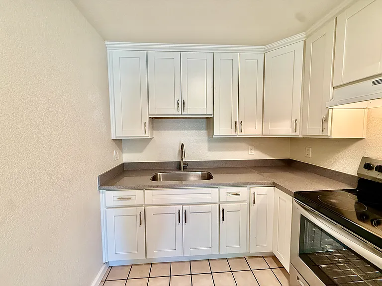 Dixon Landing Apartments — Photo 3