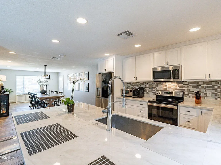 2033 E Harvard Dr — Photo 6