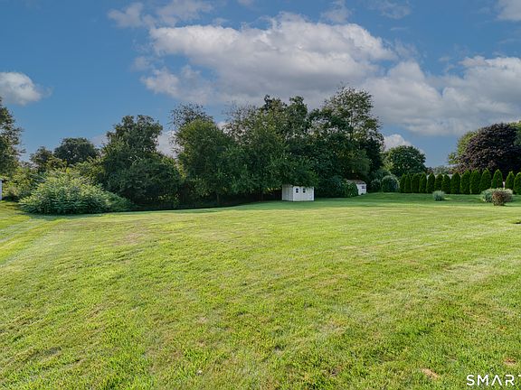 4th image of 16 Brockett Farm Road
