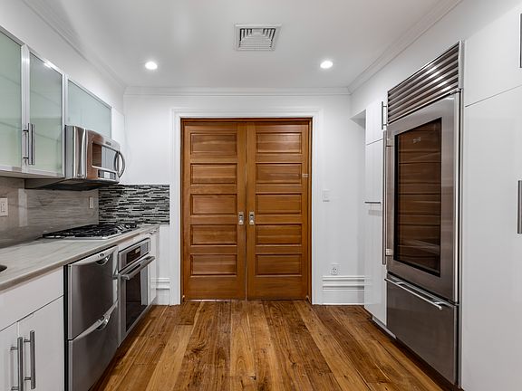 4th image of 419 Park Pl