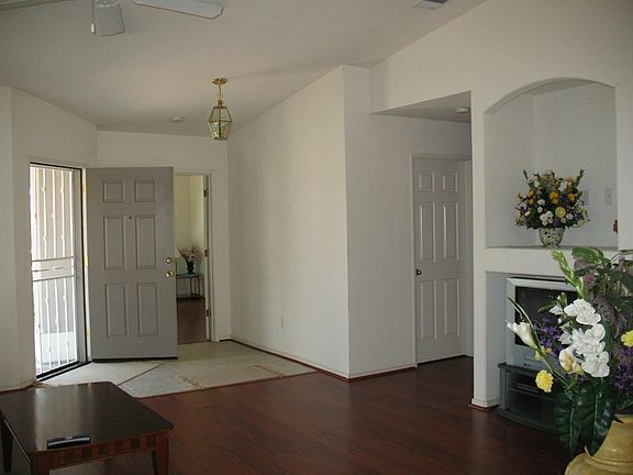 4th image of 1621 Venice Cir