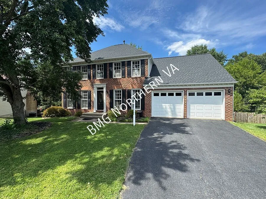 Elegant 4 BR / 2.5 BA Home with Solar Panels in Prince William — Photo 1