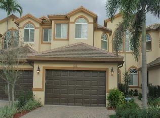 812 W Village Cir, Davie, FL 33325