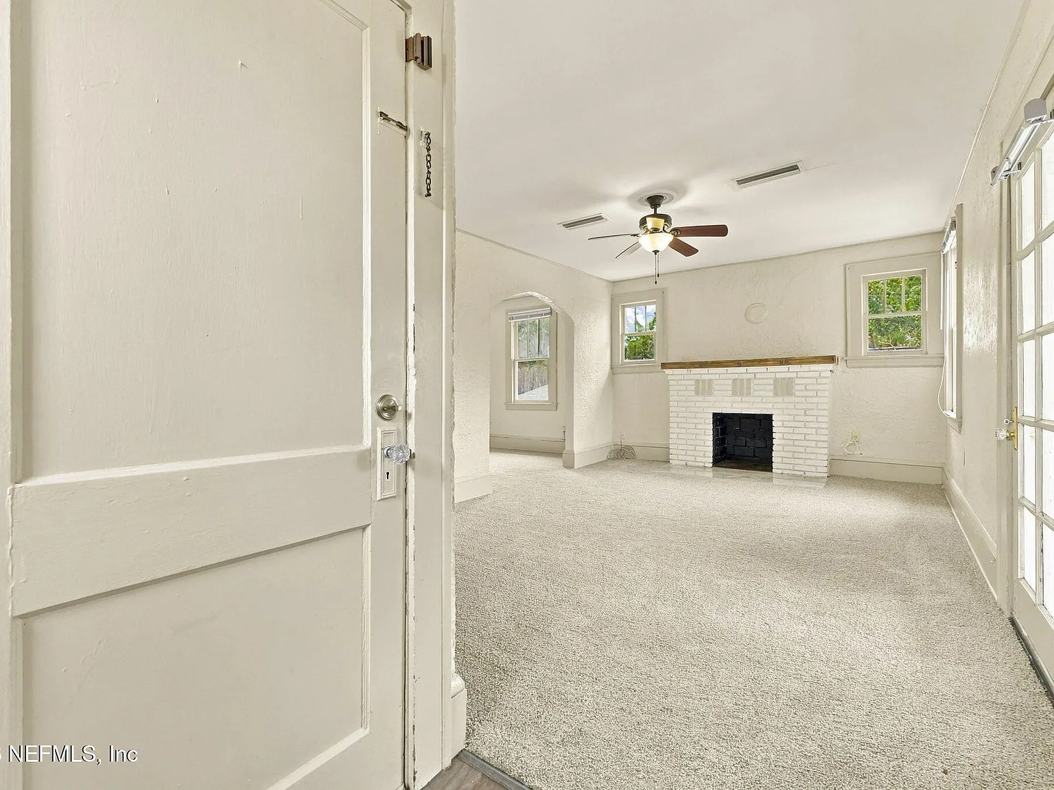 2 bed, 1.0 bath, 1230 sqft, $1,495 — Photo 4