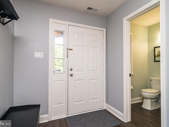 3rd image of 32 Redwood Ln