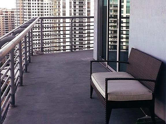 2nd image of 325 Biscayne Blvd APT 3118