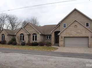 702 Terrace Bay Rd, Monticello, IN 47960