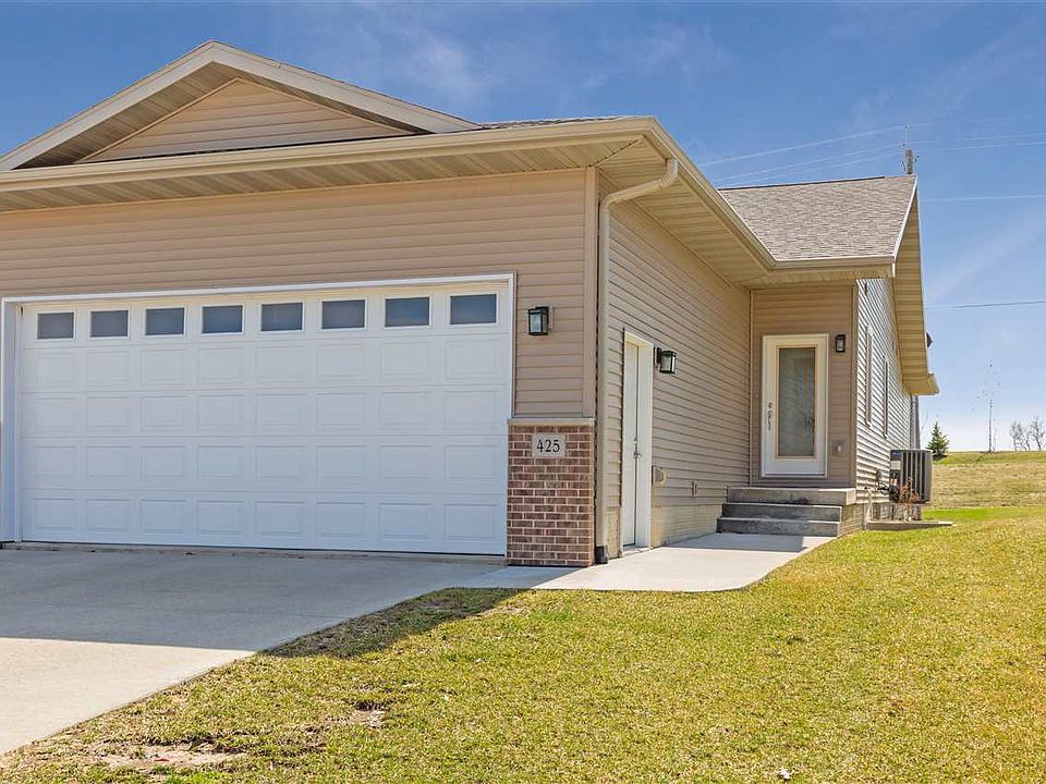 1st image of 425 Spruce Hills Dr