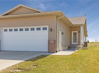 425 Spruce Hills Dr, Cedar Falls, IA 50613