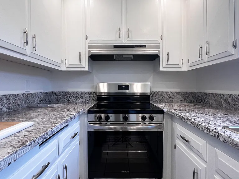 1419 S Orange Ave #15 — Photo 8