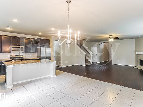 3rd image of 6619 Hunters Creek Ln