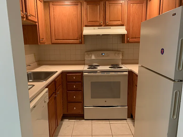 2300 Commonwealth Ave #1 — Photo 7