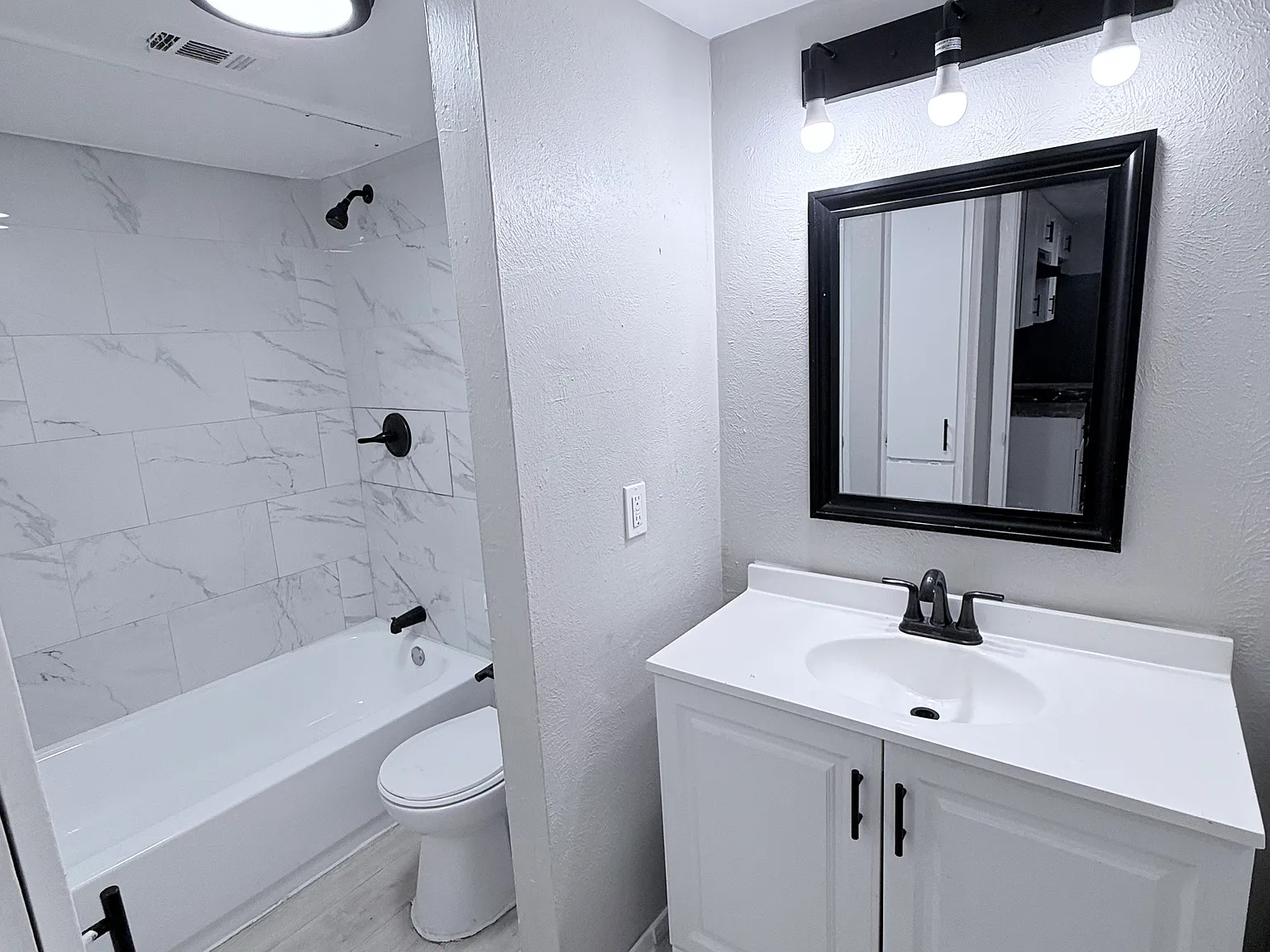 2752 E Ledbetter Dr — Photo 3