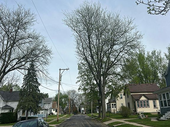 4th image of 410 Converse St