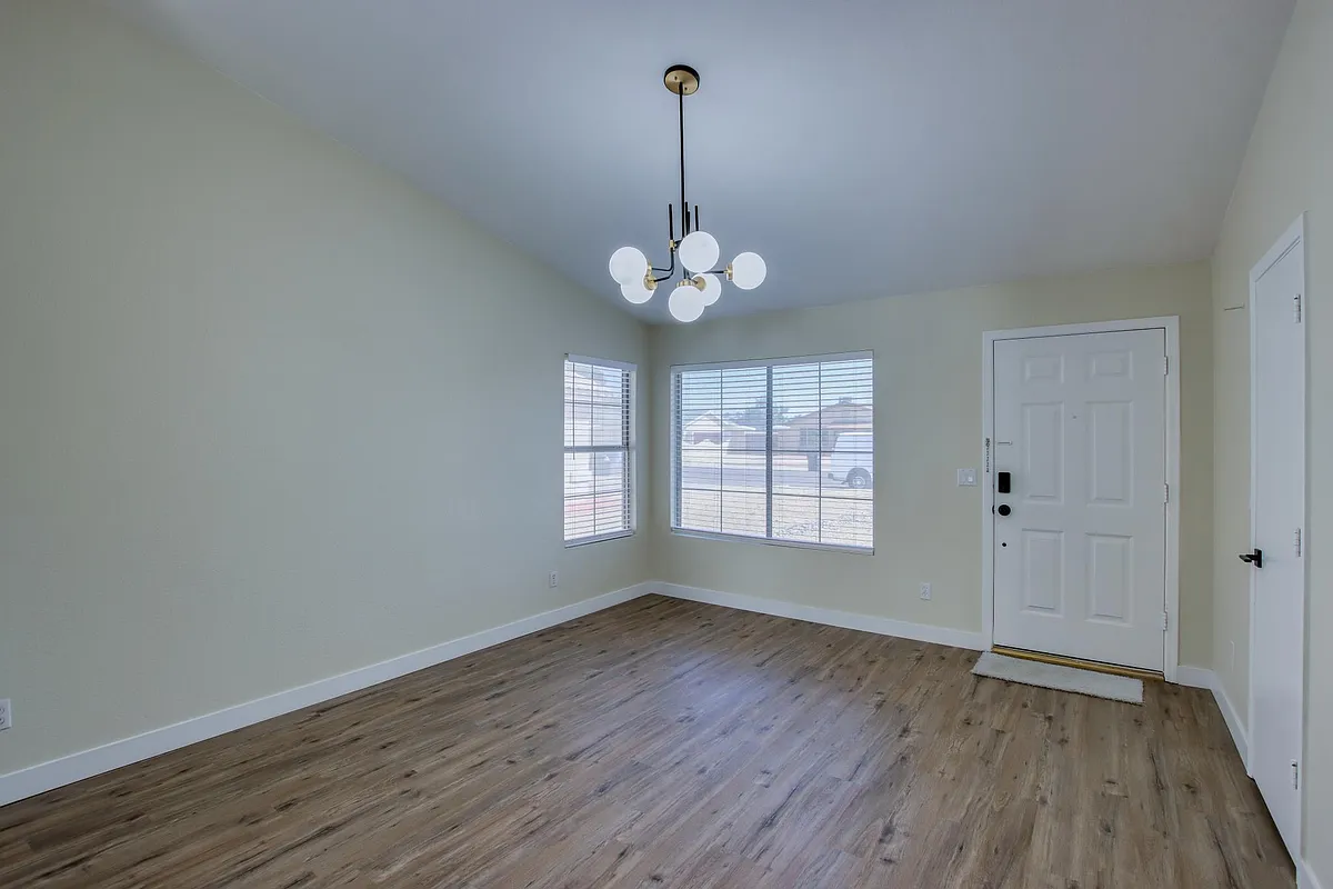 Building Photo - 1314 W Grovers Ave