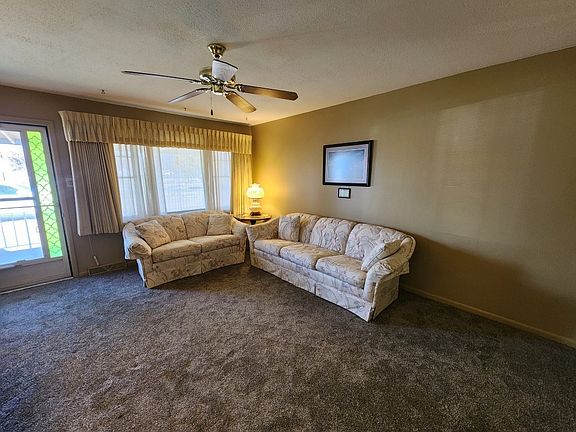 3rd image of 815 Windsor Dr