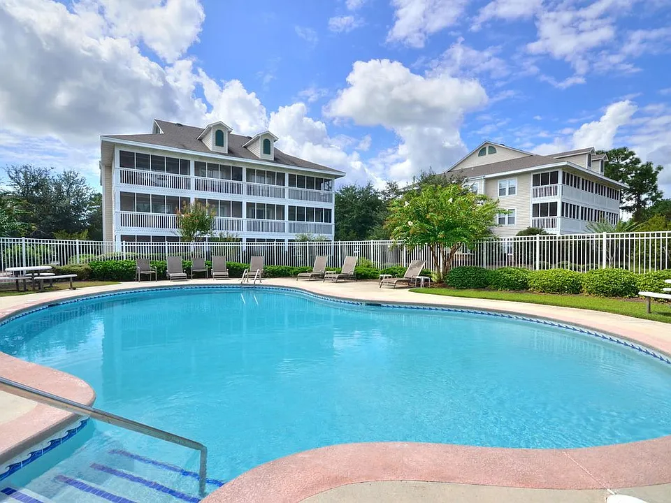 3350 Club Villas Dr #806