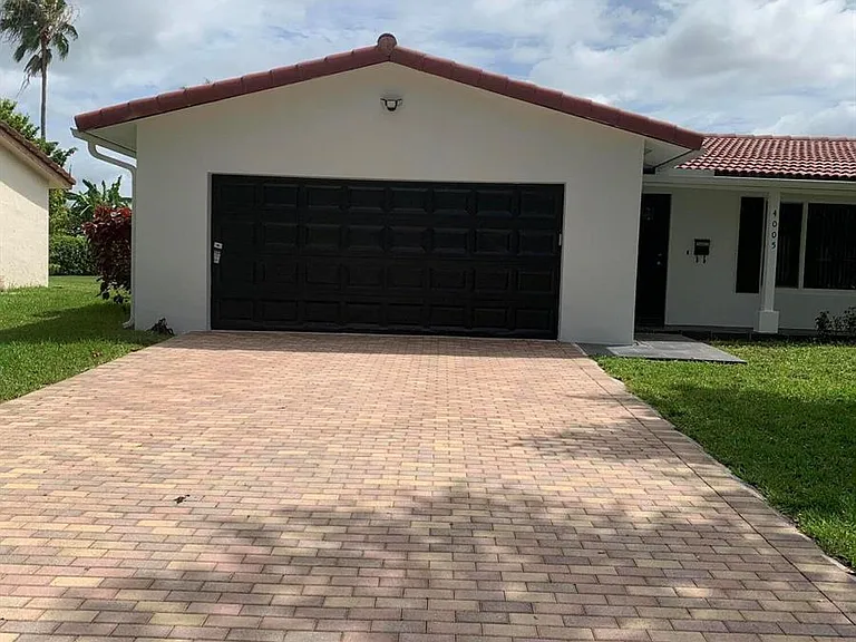 4005 NW 76th Ave — Photo 3