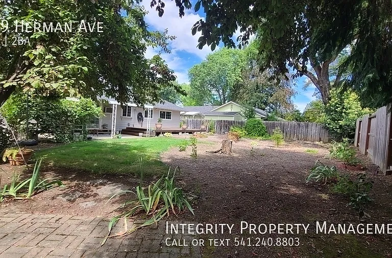 659 Herman Ave — Photo 18