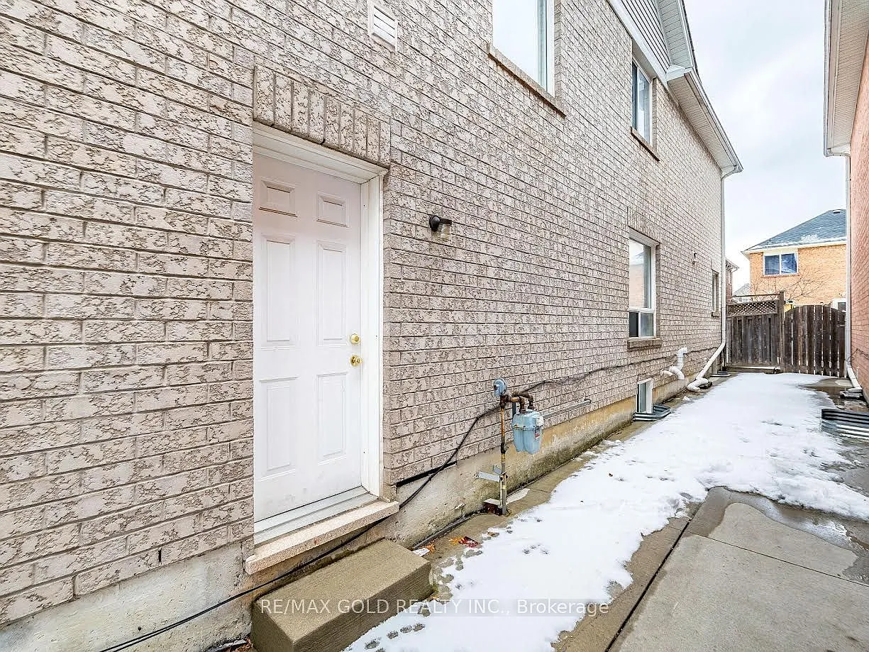 2 bed, $1,800 — Photo 2