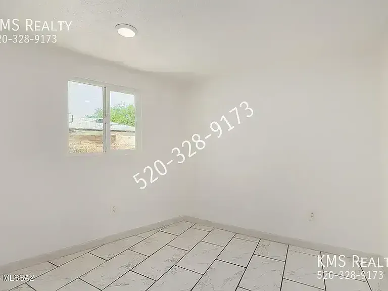 2429 E Cameron Vis — Photo 9