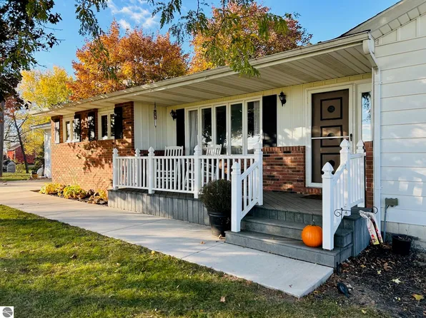 7405 E Fremont Rd, Shepherd, MI 48883