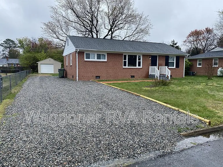 811 Irby Dr — Photo 2