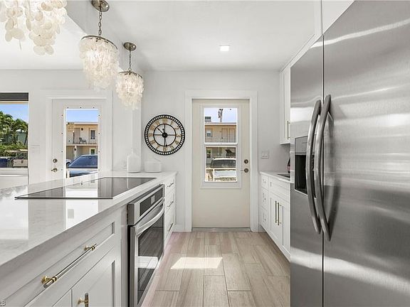 3rd image of 1550 Gulf Shore BLVD N #W3