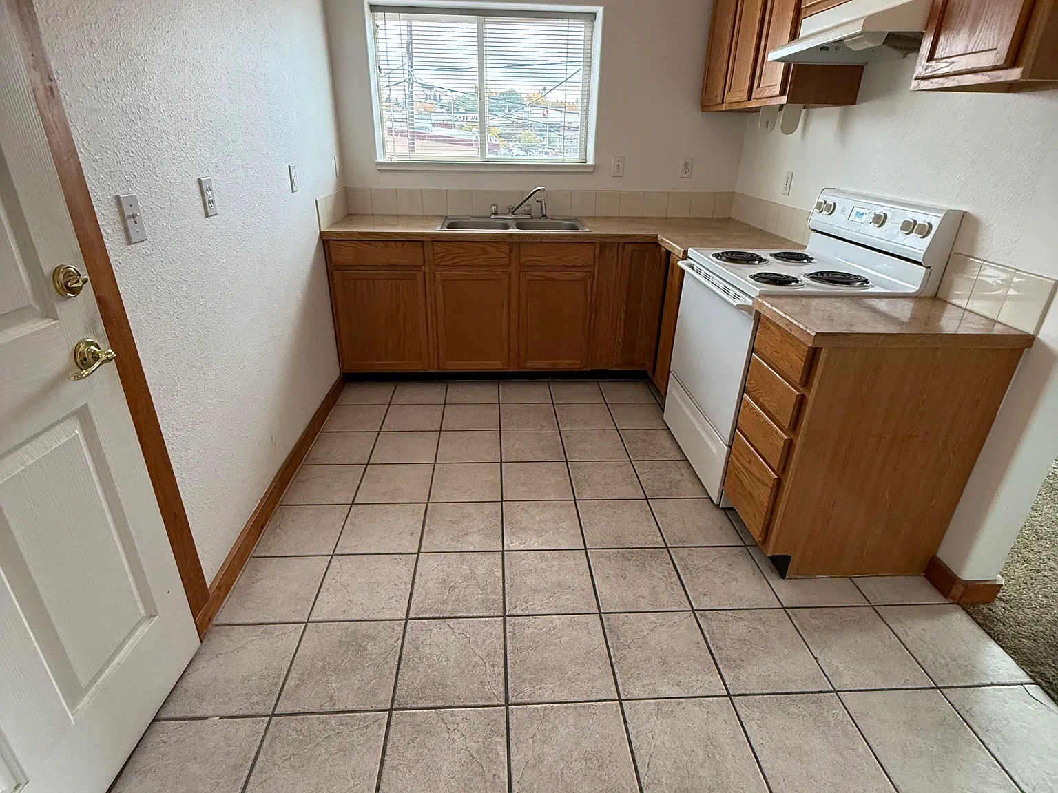 Studio, $980 — Photo 4