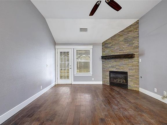 4th image of 10 Sweetwater Cir
