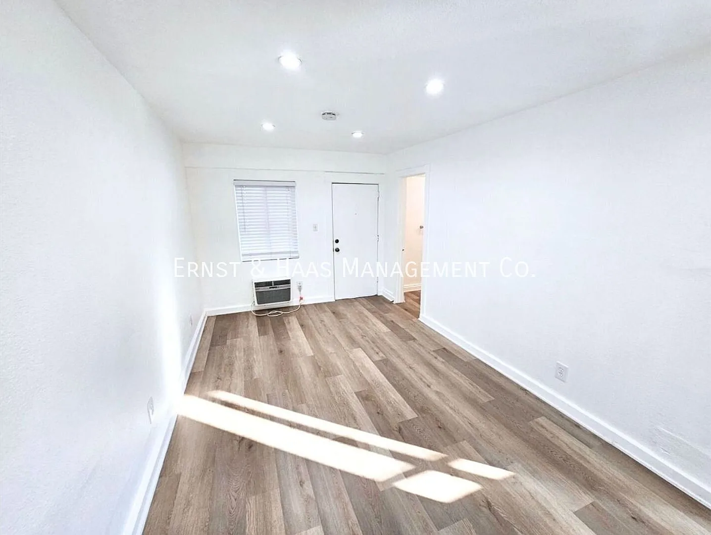 1527 Junipero Ave — Photo 4