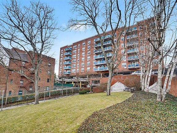 3rd image of 14 Westview Avenue #701