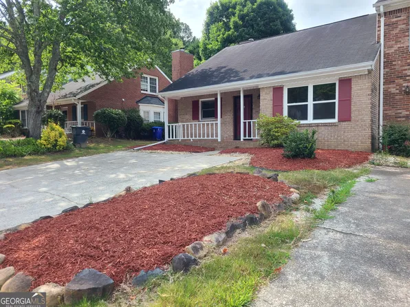 395 Williamsburg Way, Fayetteville, GA 30214