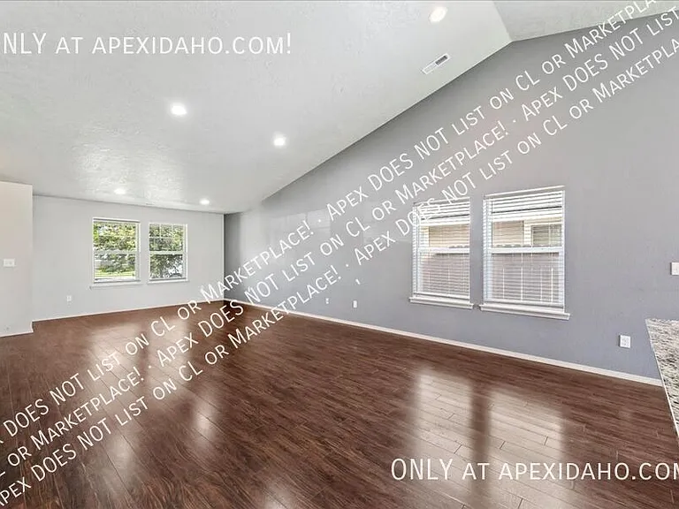 3480 S Avondale Ave — Photo 9