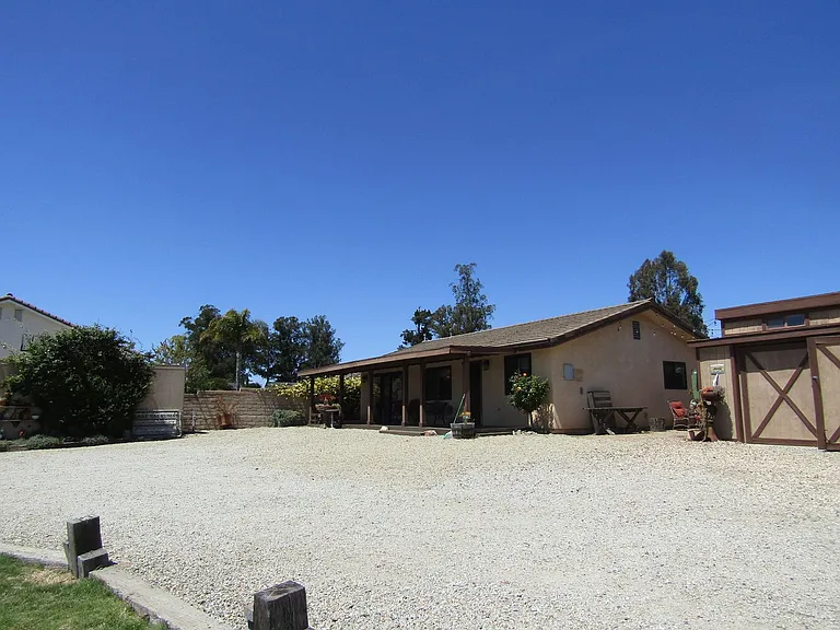 225 Cyclone St — Photo 5